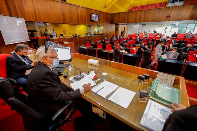 Flora Isabel é eleita para o TCE com cinco votos de maioria sobre Wilson Brandão
